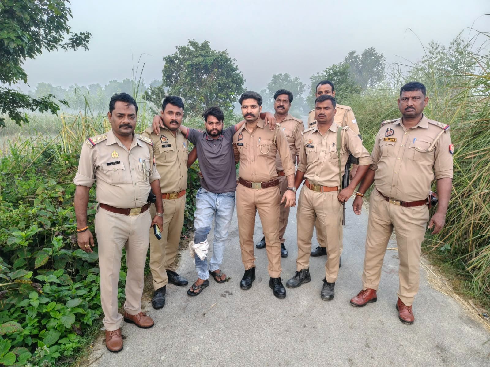सीतापुर पुलिस मुठभेड़ में बालिका से दुष्कर्म का आरोपी गिरफ्तार, पैर में लगी गोली