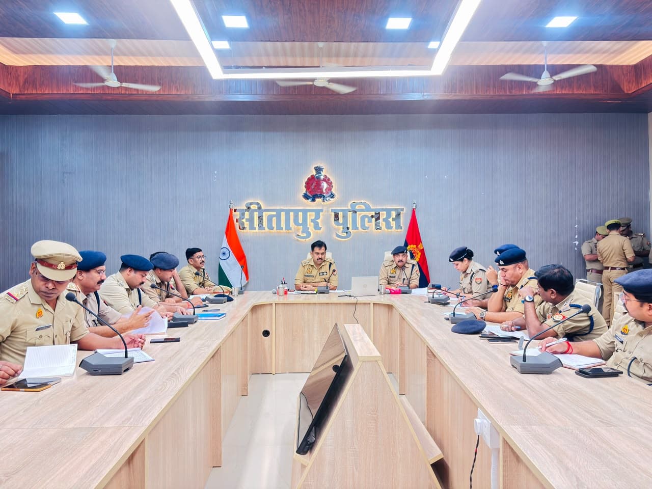 विधान परिषद चुनाव को लेकर पुलिस लाइन में हुई ब्रीफिंग, एसपी अंकुर अग्रवाल ने दिए आवश्यक निर्देश